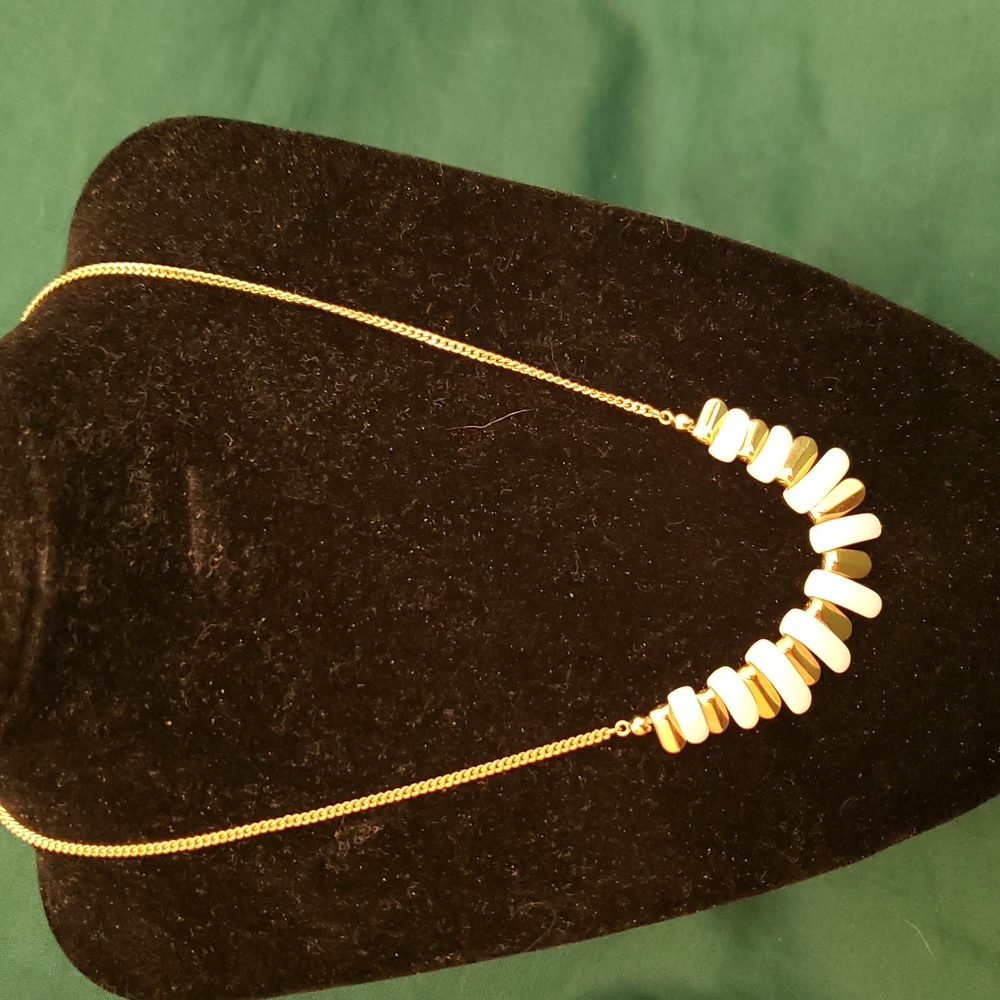 Avon "The Bermuda Collection ' Necklace
